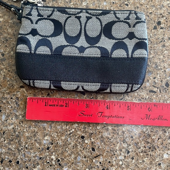 Coach wristlet - Picture 3 of 4